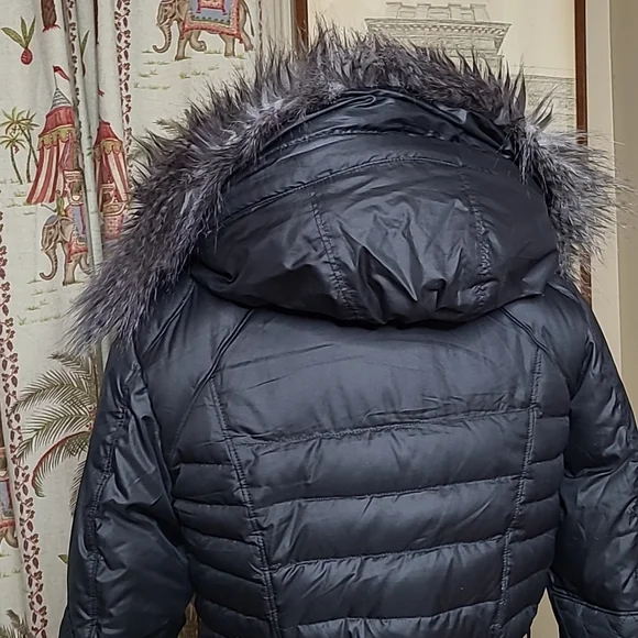 The North Face Women's Quilted Puffer Jacket - Dark Gray with Fur Hood - Picture 10 of 16